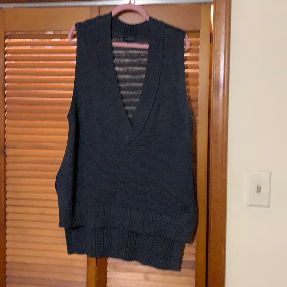 Limited grey sweater vest